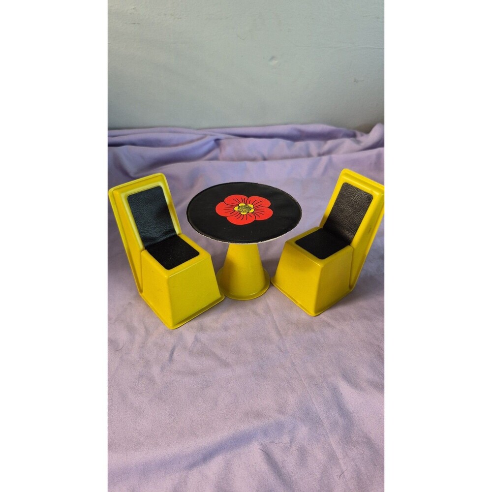 RARE vintage 1968 Barbie Mod Doll House Table and chairs